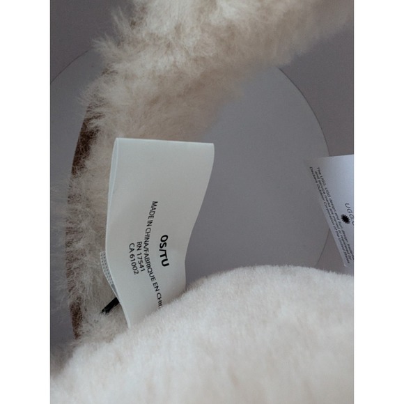 UGG NEW IN BOX SHEEPSKIN & CHESTNUT LOGO EARMUFFS - Picture 3 of 6